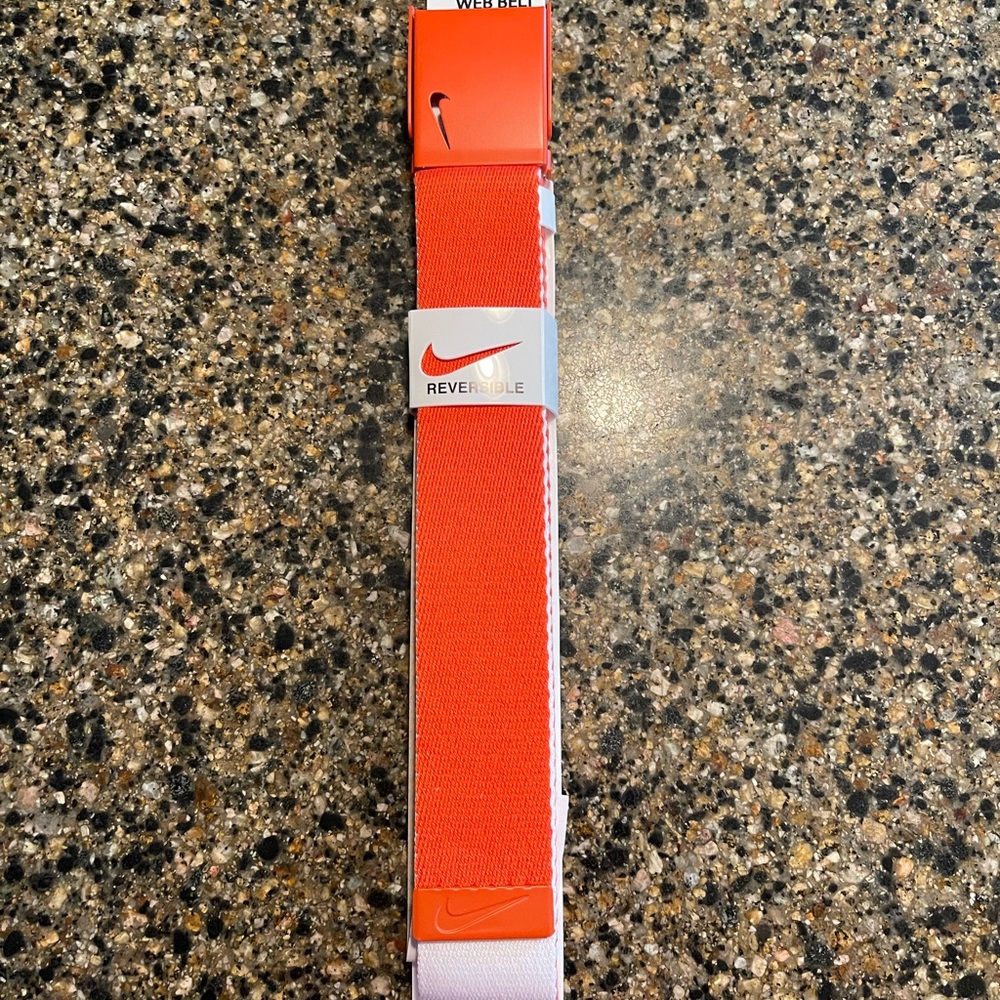 Nike Men’s New Tech Essentials Reversible Web Belt